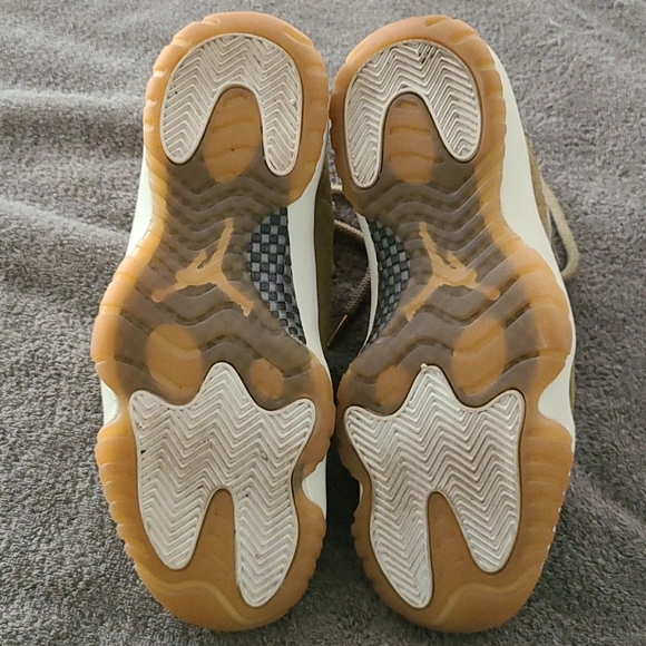 Women's Nike Jordans| SOLD - Picture 2 of 5